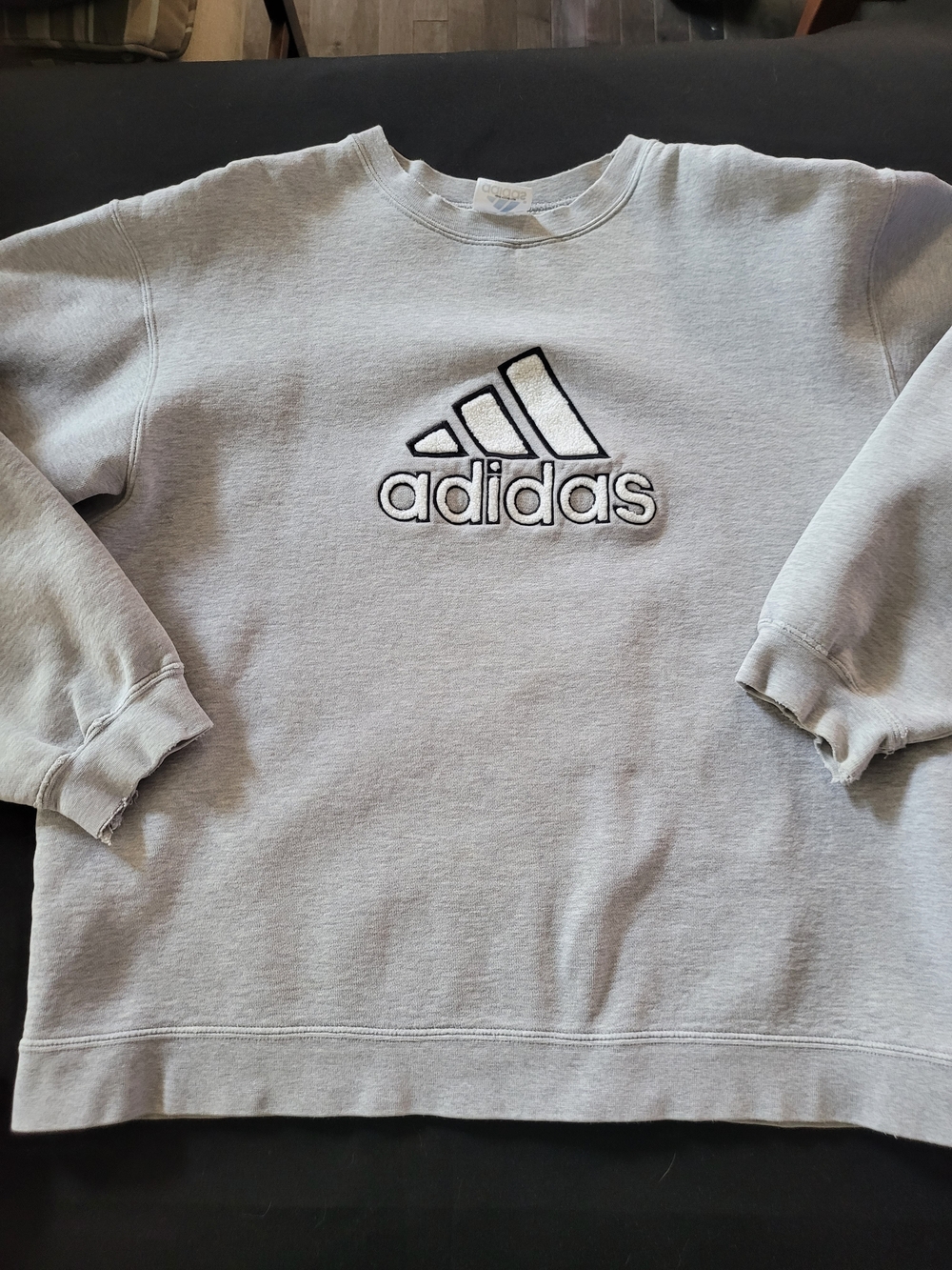 Vintage 90's Adidas Men's Light Gray Crewneck Sweatshirt